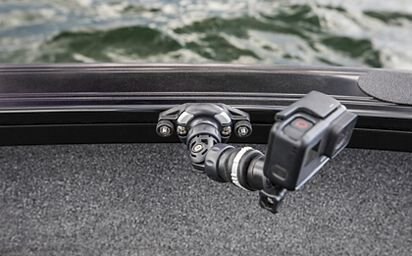 Crestliner 1650 PRO TILLER Black base True Blue accent
