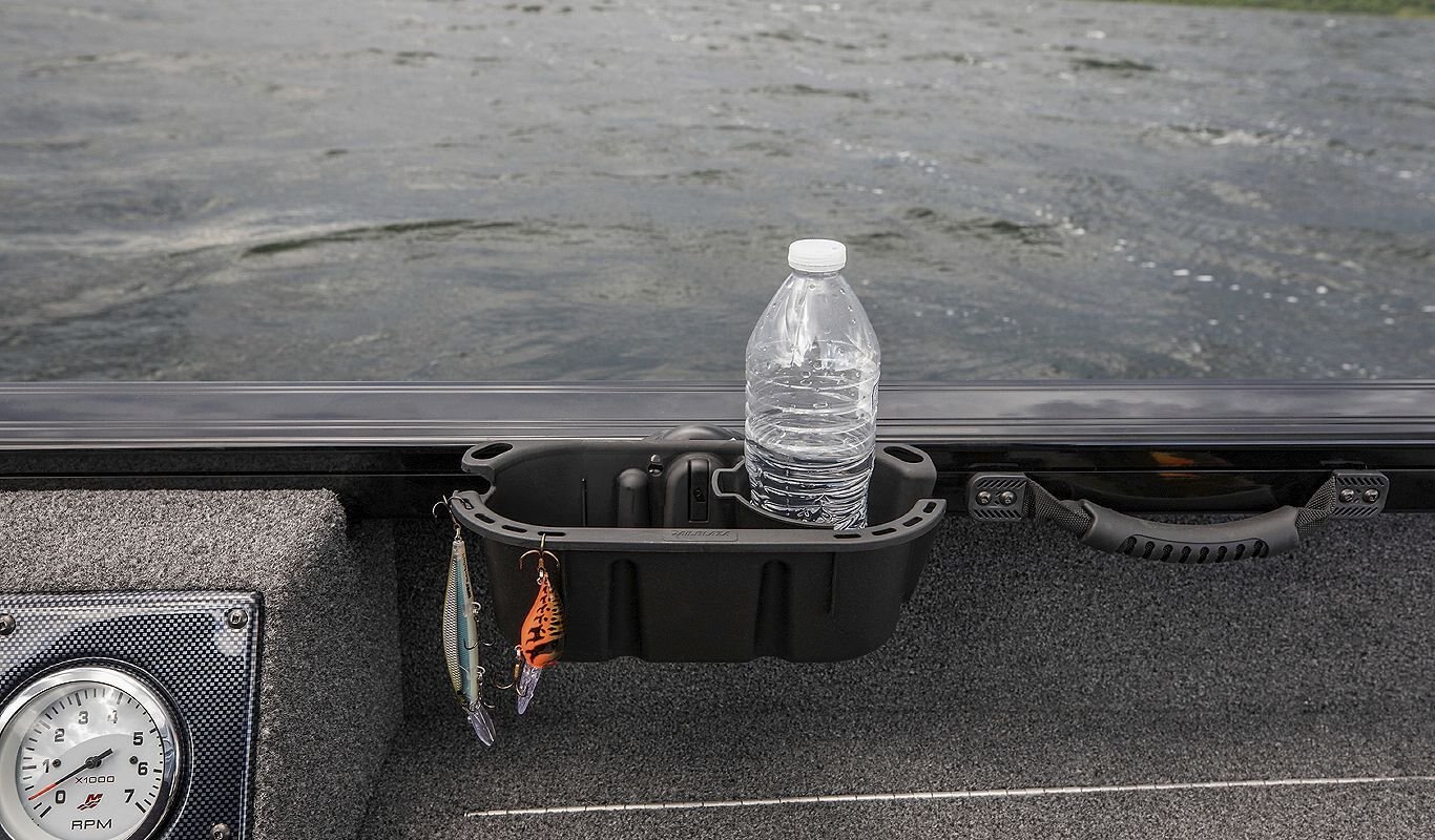 Crestliner 1650 PRO TILLER White base Fire Red accent