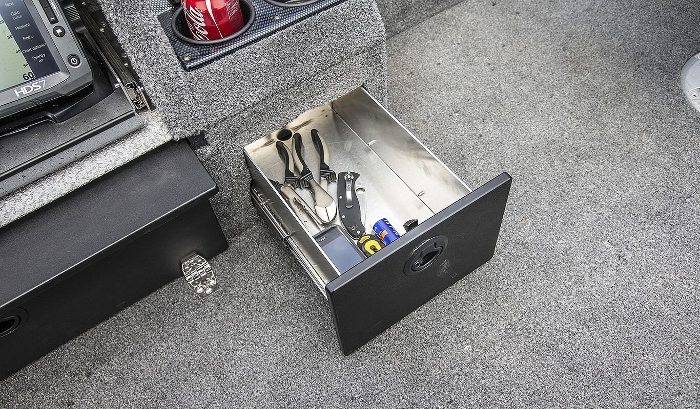 Crestliner 1650 PRO TILLER Gun Metal exterior