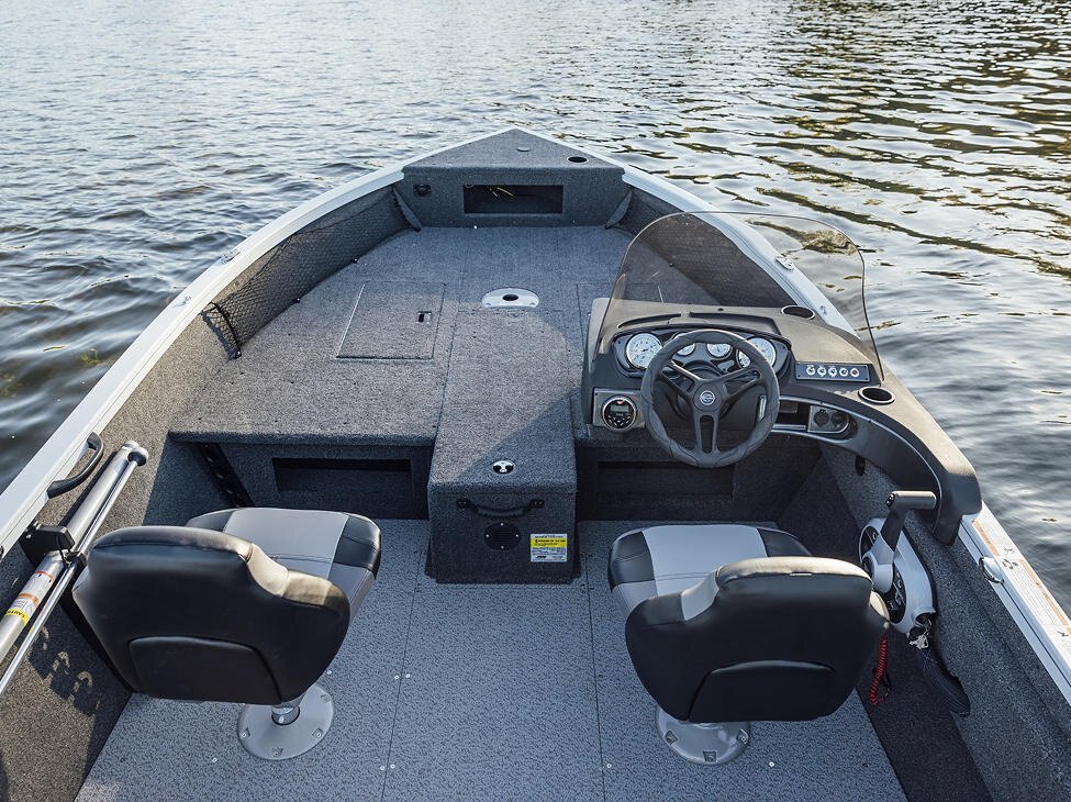 Crestliner 1750 Hawk White exterior