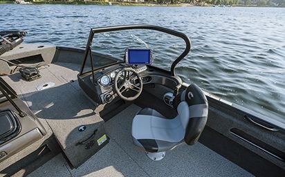 Crestliner 1750 Hawk White exterior
