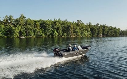 Crestliner 1750 Hawk White exterior