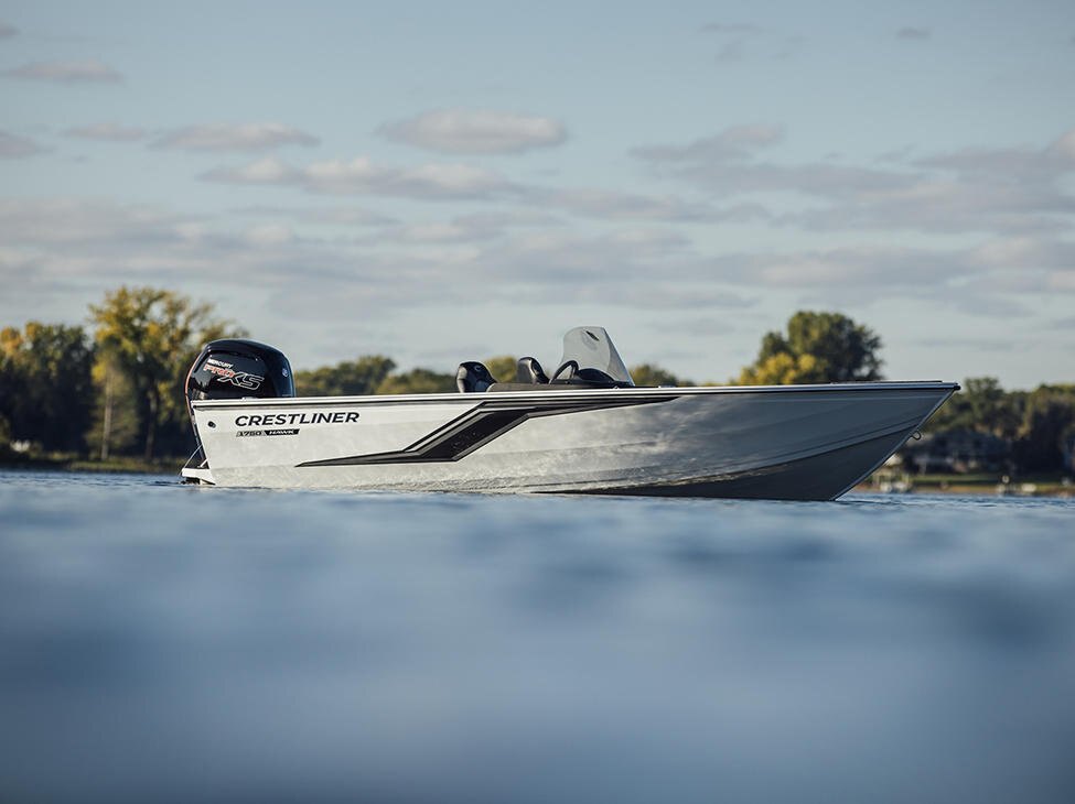 Crestliner 1750 Hawk True Blue exterior
