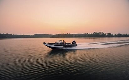 Crestliner 2050 FISH HAWK Silver base True Blue accent