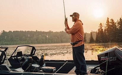 Crestliner 2050 FISH HAWK Black exterior