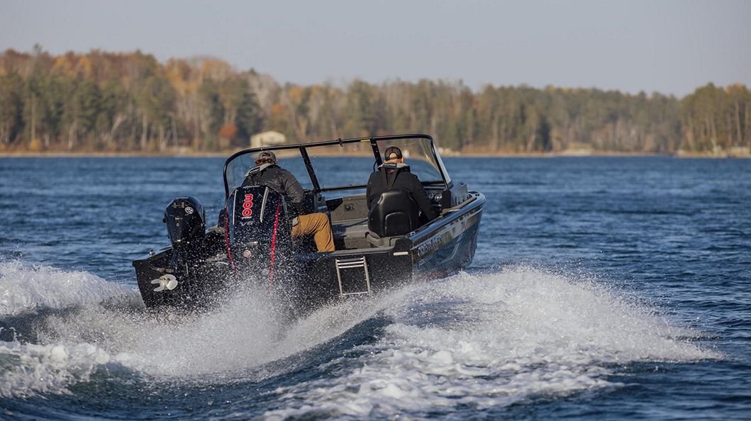 Crestliner 2050 FISH HAWK Black base Gun Metal accent