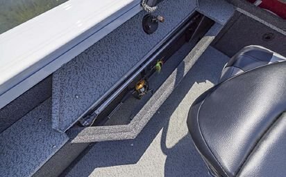 Crestliner 1750 FISH HAWK Black exterior