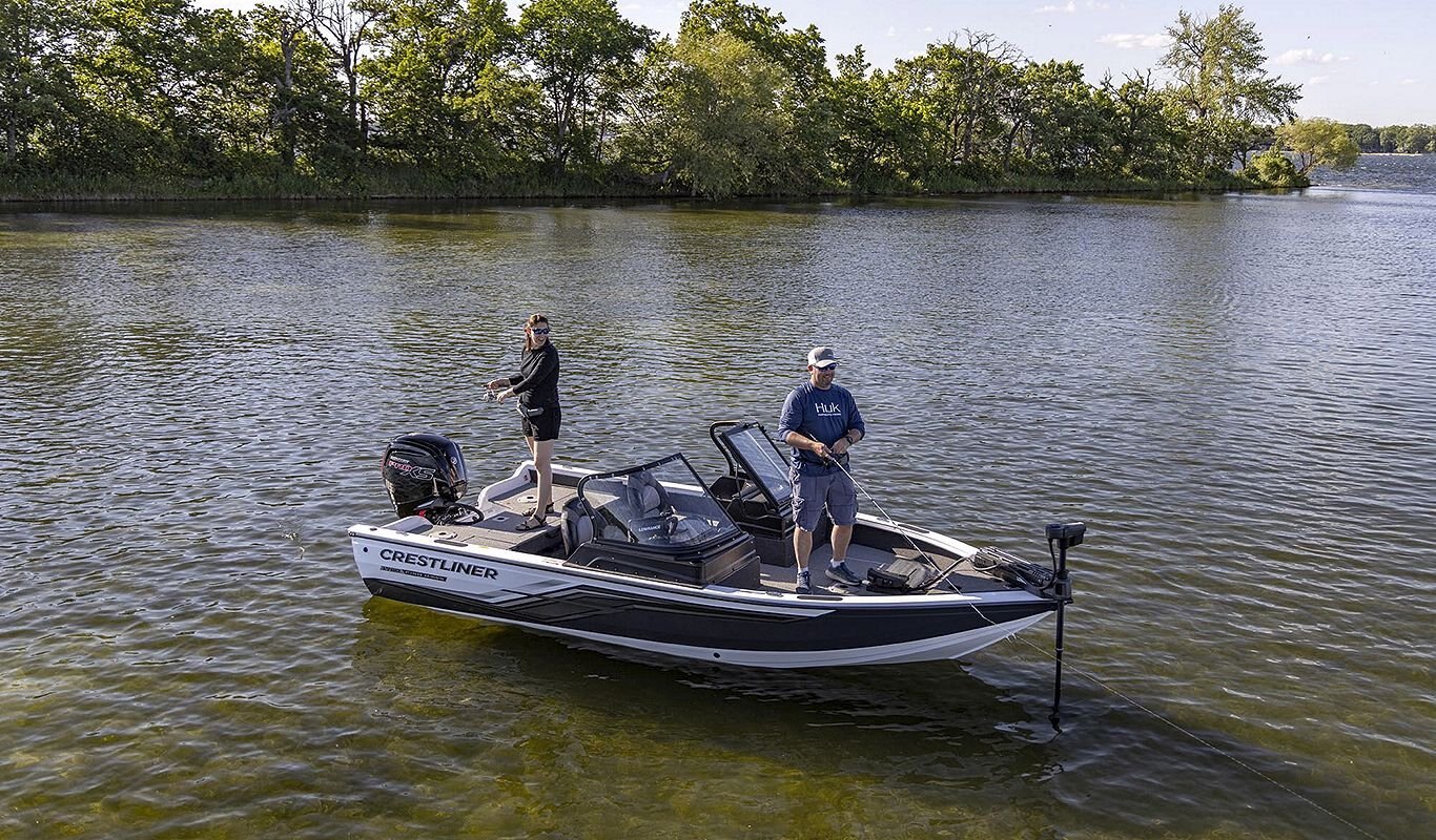 Crestliner 1750 FISH HAWK Gun Metal base Black accent