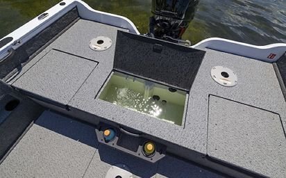 Crestliner 1750 FISH HAWK Gun Metal base Fire Red accent