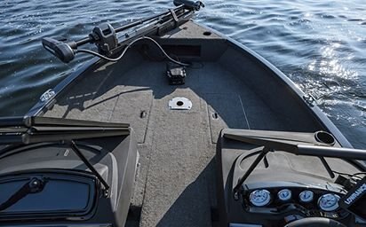 Crestliner 1750 HAWK White exterior