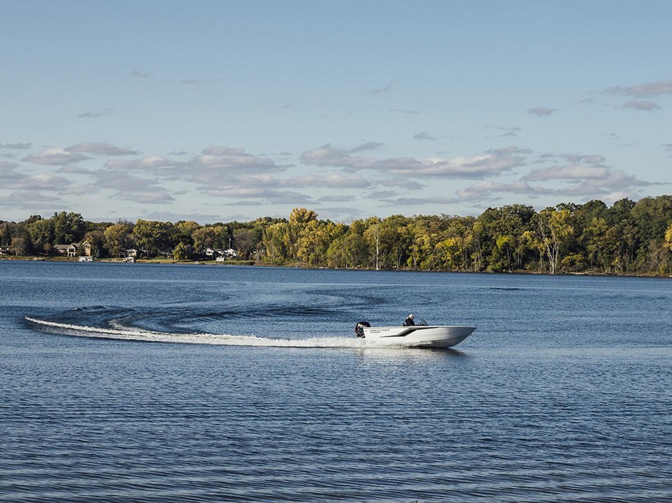 Crestliner 1750 HAWK White exterior