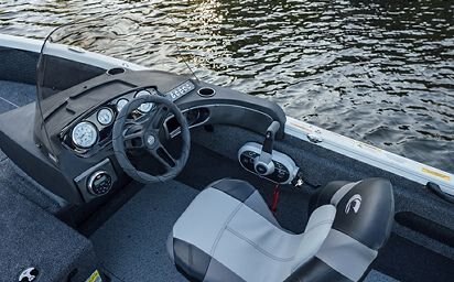 Crestliner 1750 HAWK True Blue exterior