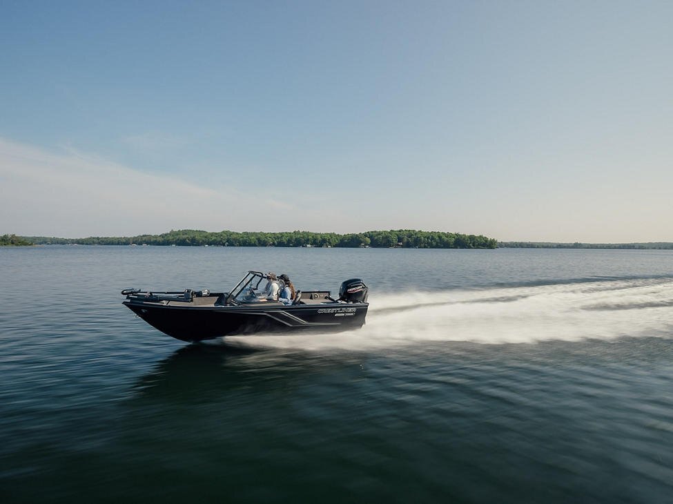 Crestliner 1650 HAWK Silver exterior