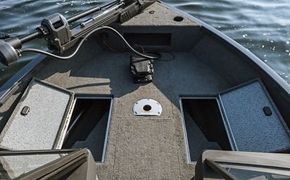 Crestliner 1650 HAWK Silver exterior
