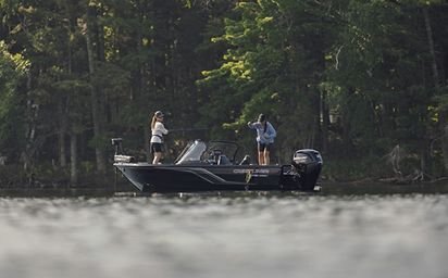 Crestliner 1650 HAWK Silver exterior