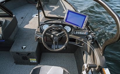 Crestliner 1650 HAWK Gun Metal exterior