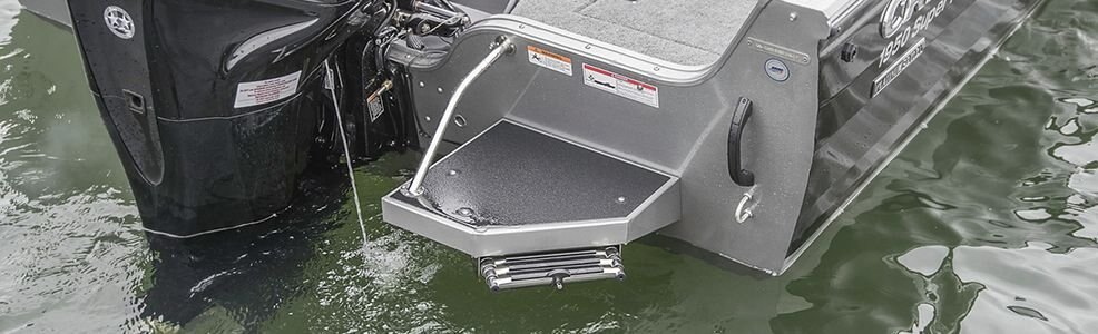Crestliner 1950 SUPER HAWK Gun Metal base Black accent