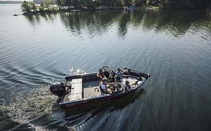 Crestliner 1850 SUPER HAWK White base Black accent