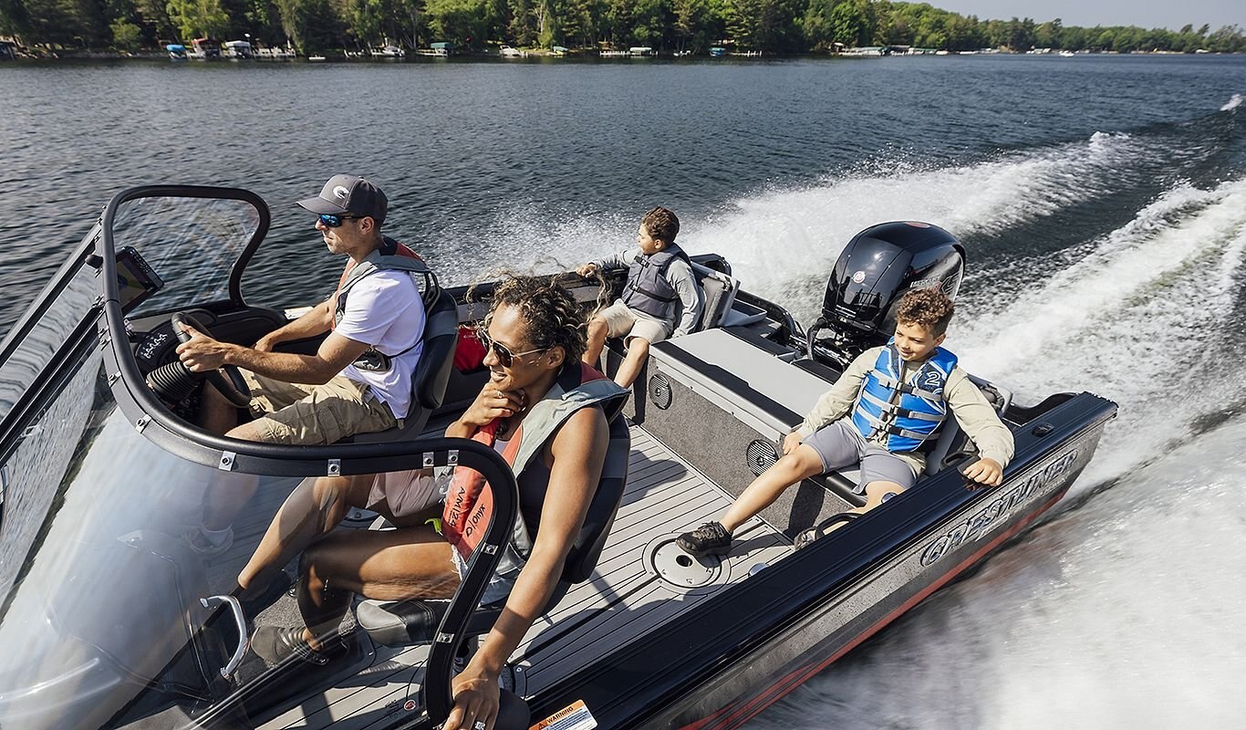 Crestliner 1850 SUPER HAWK Black exterior