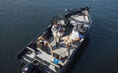 Crestliner 1850 SUPER HAWK Gun Metal base True Blue accent