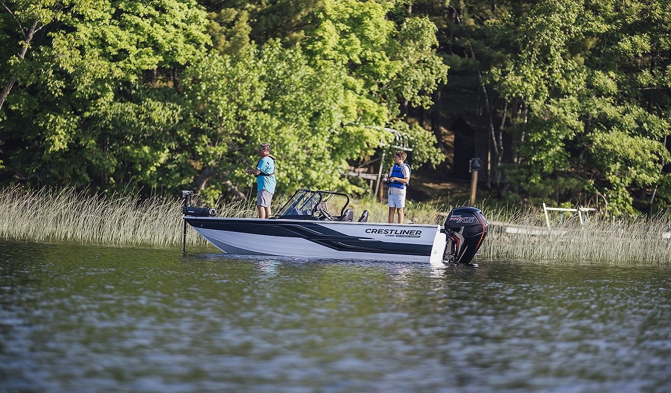 Crestliner 1750 SUPER HAWK Silver base Black accent