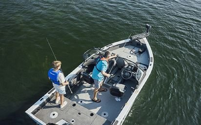 Crestliner 1750 SUPER HAWK Silver base True Blue accent