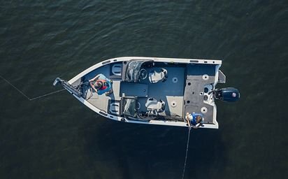 Crestliner 1750 SUPER HAWK White base True Blue accent