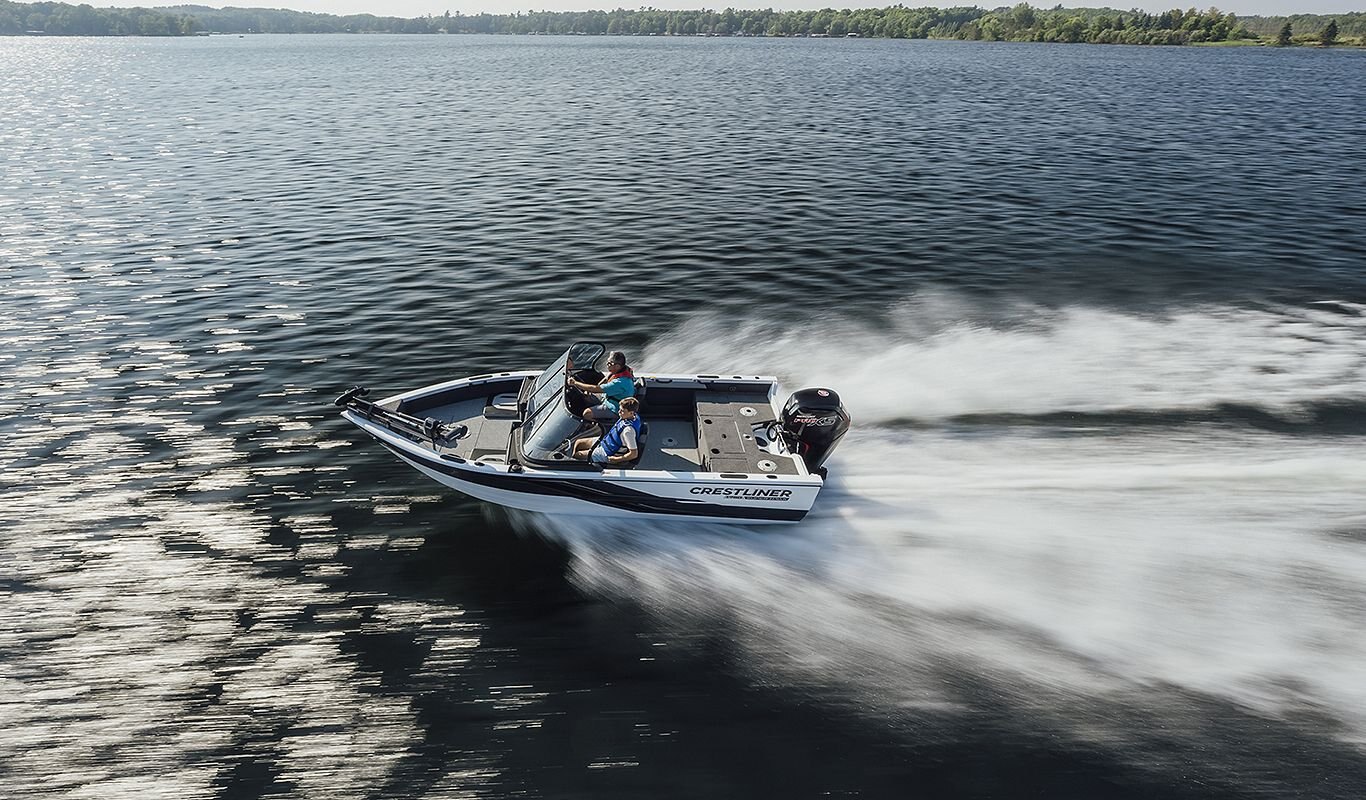 Crestliner 1750 SUPER HAWK Fire Red exterior