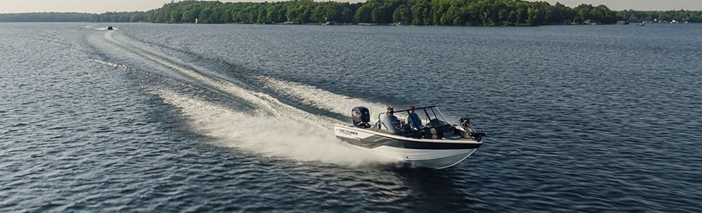 Crestliner 1750 SUPER HAWK Black exterior