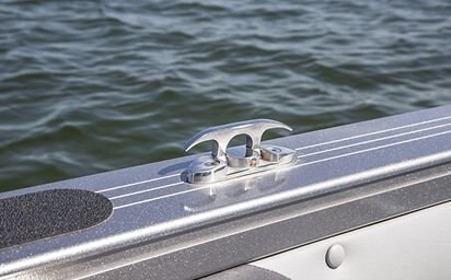 Crestliner 1750 SUPER HAWK White base Gun Metal accent