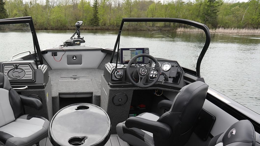 Crestliner 2250 SPORTFISH Silver base Black accent