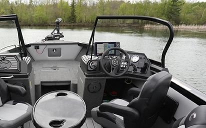 Crestliner 2250 SPORTFISH Black base Fire Red accent