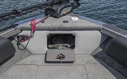 Crestliner 2050 SPORTFISH White base Gun Metal accent