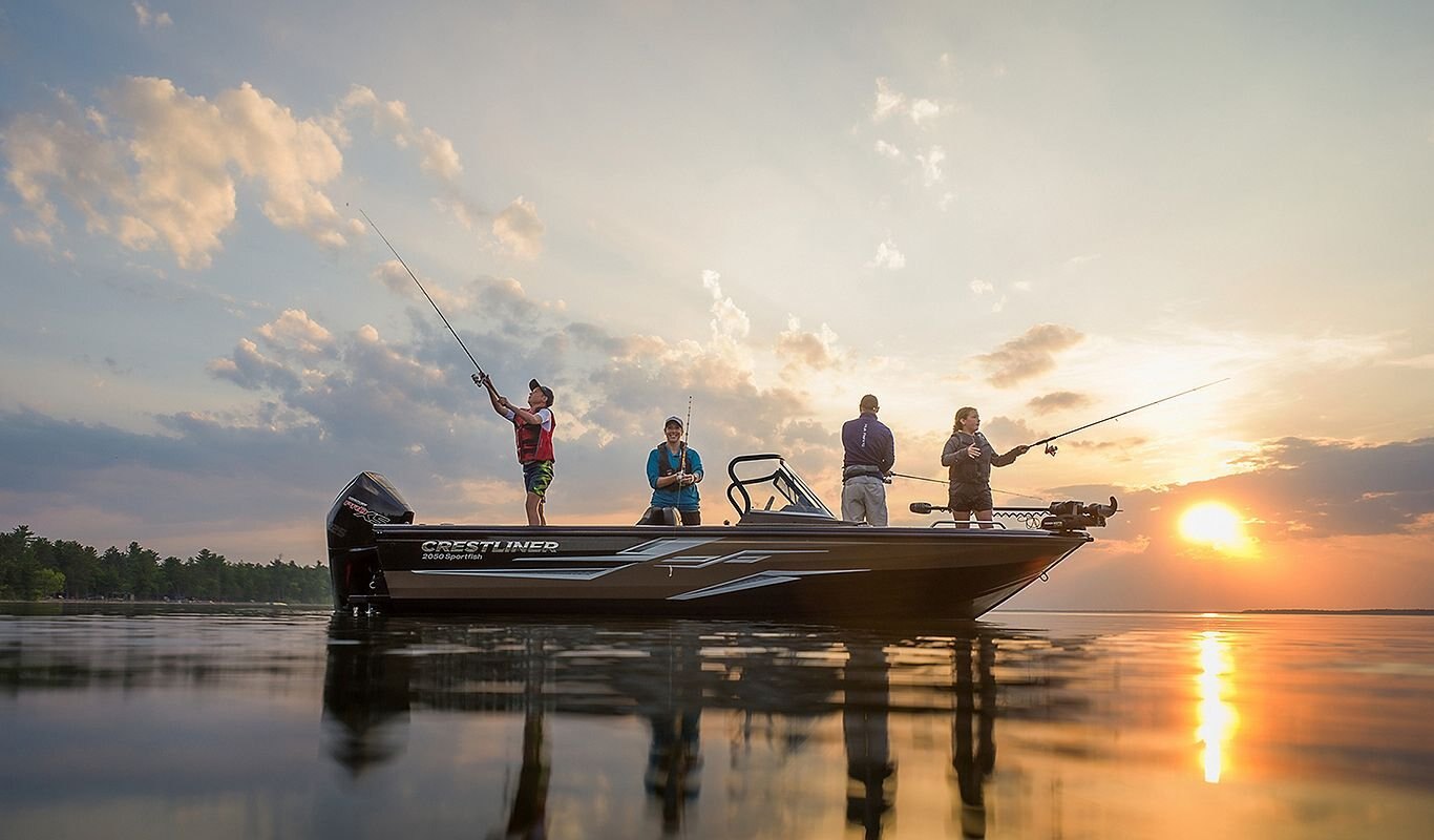 Crestliner 2050 SPORTFISH Gun Metal base White accent