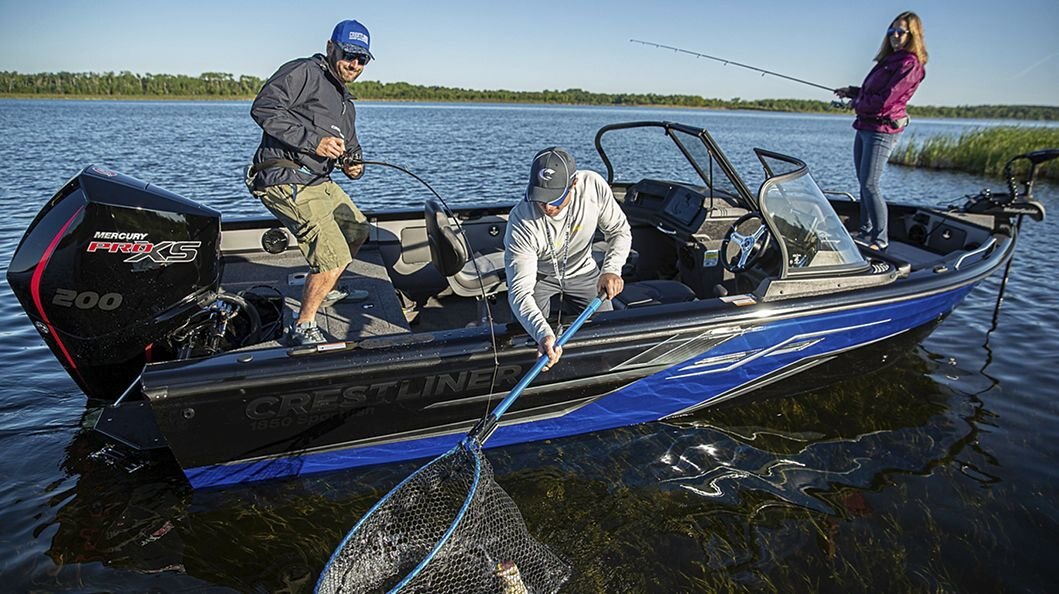 Crestliner 1850 SPORTFISH Black base True Blue accent