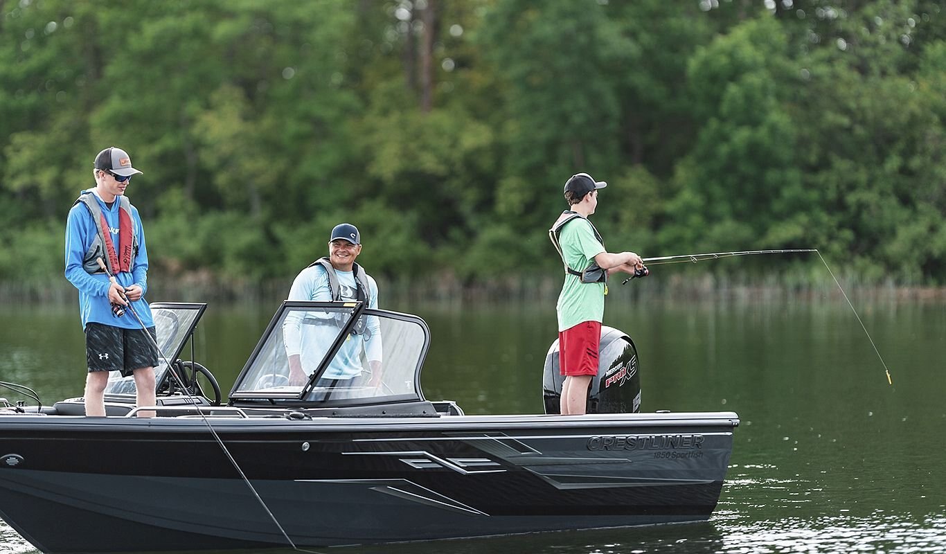 Crestliner 1850 SPORTFISH Black base Silver accent