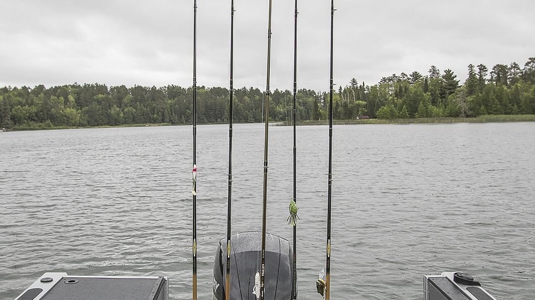 Crestliner 2050 COMMANDER Gun Metal base True Blue accent