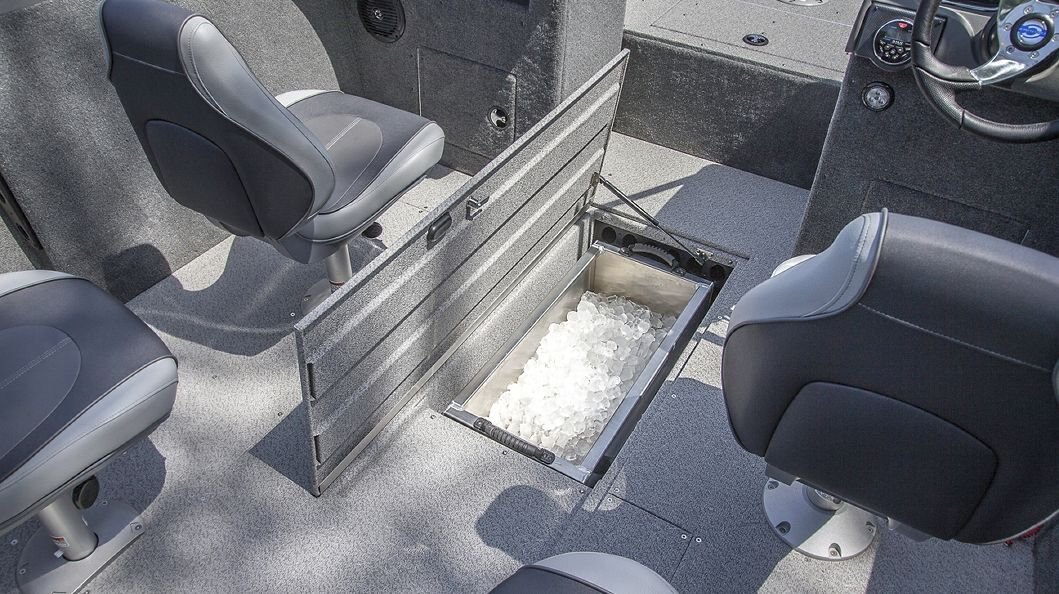 Crestliner 2050 COMMANDER ELITE Black base True Blue accent