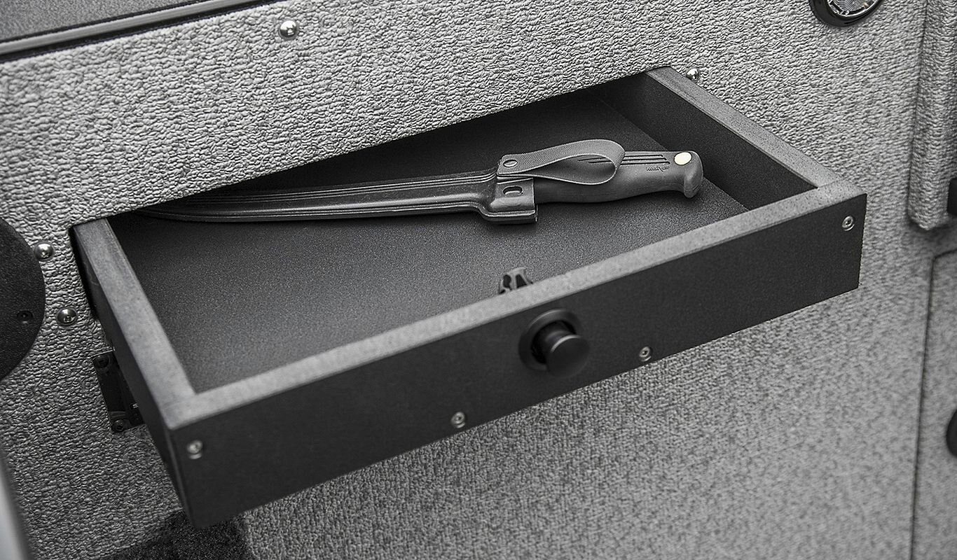 Crestliner 2050 COMMANDER ELITE Black base Gun Metal accent