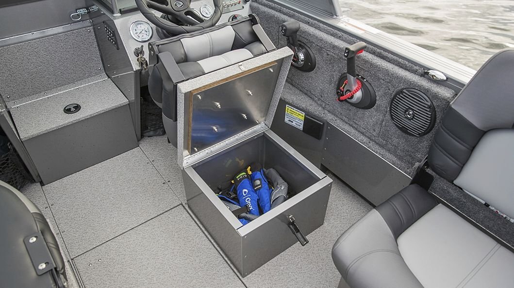 Crestliner 1850 COMMANDER ELITE Black base Gun Metal accent