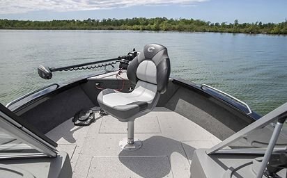Crestliner 2250 AUTHORITY Silver base Fire Red accent