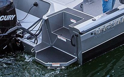 Crestliner 2050 AUTHORITY Gun Metal base Black accent