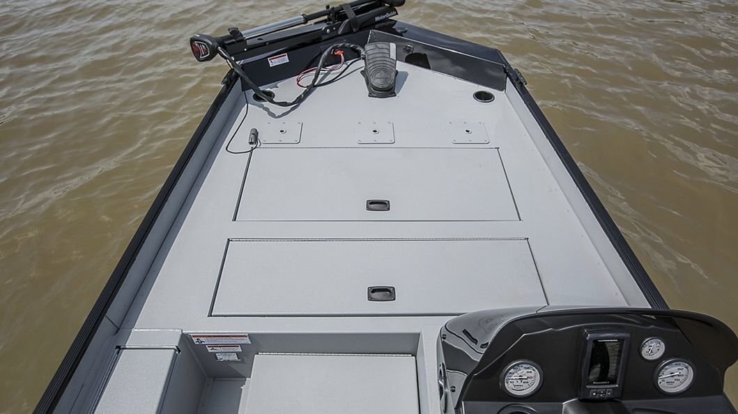 Crestliner 1700 STORM Unpainted exterior