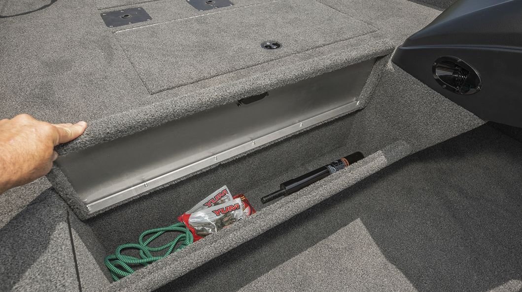 Crestliner 1700 RIDGE White exterior