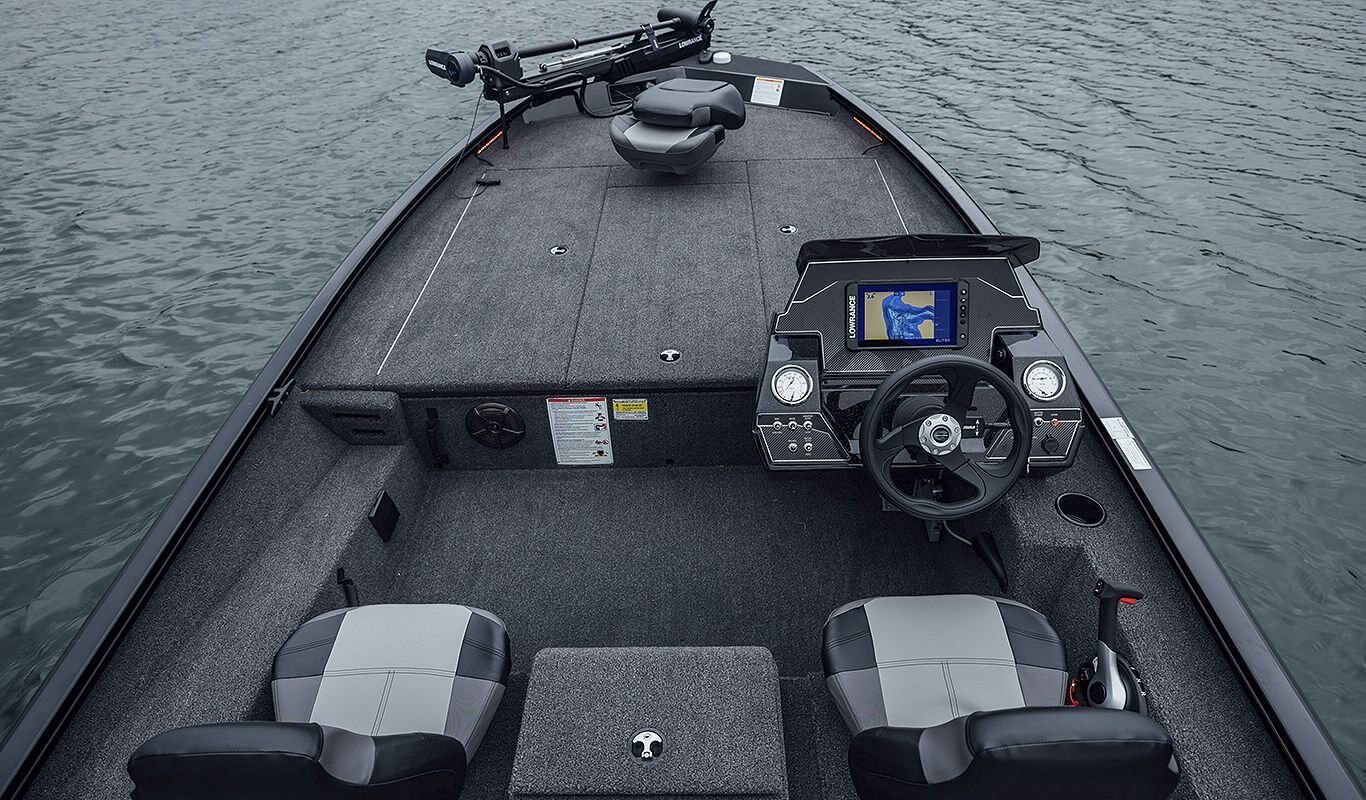 Crestliner 189 XF Black exterior