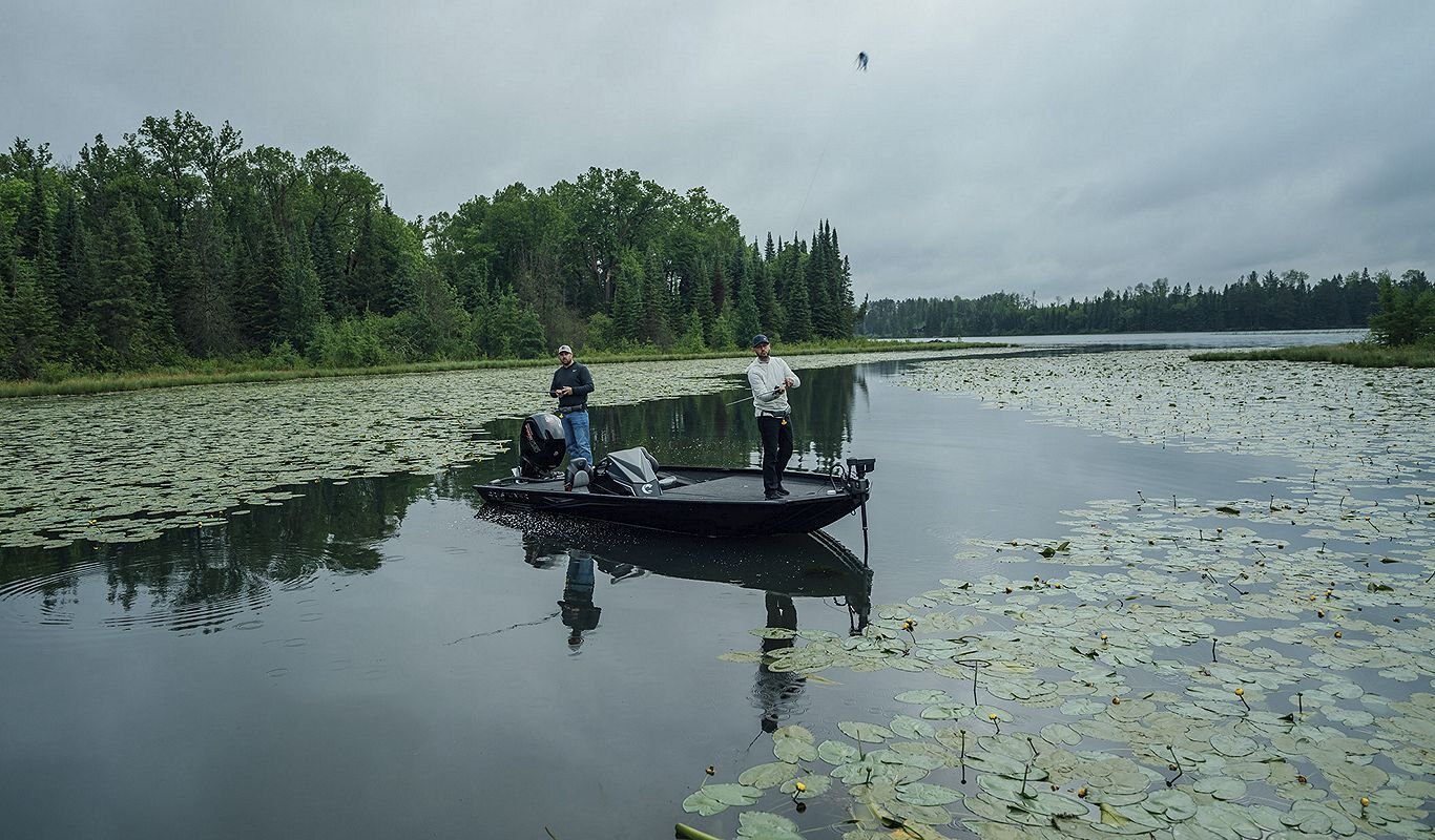 Crestliner 189 XF Black exterior