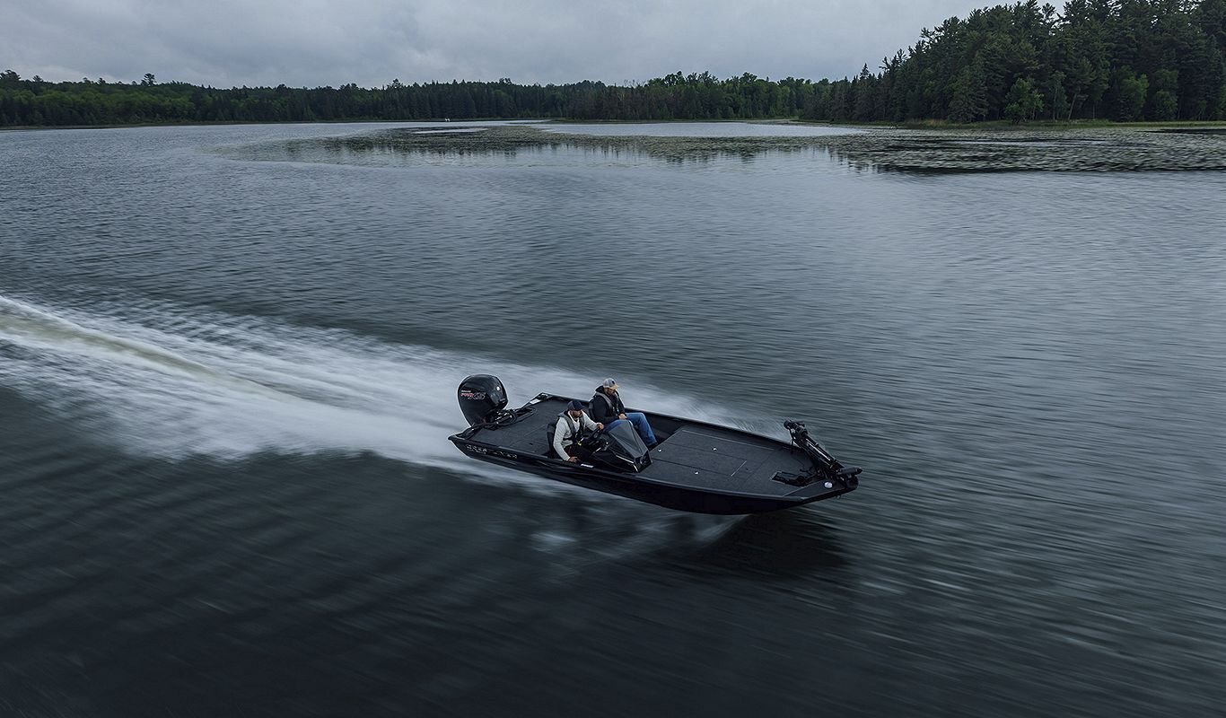 Crestliner 189 XF Silver exterior