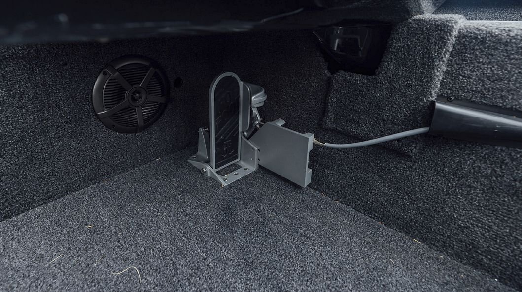 Crestliner 189 XF Silver exterior