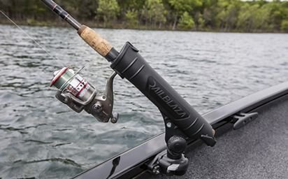 Crestliner 179 XF White exterior