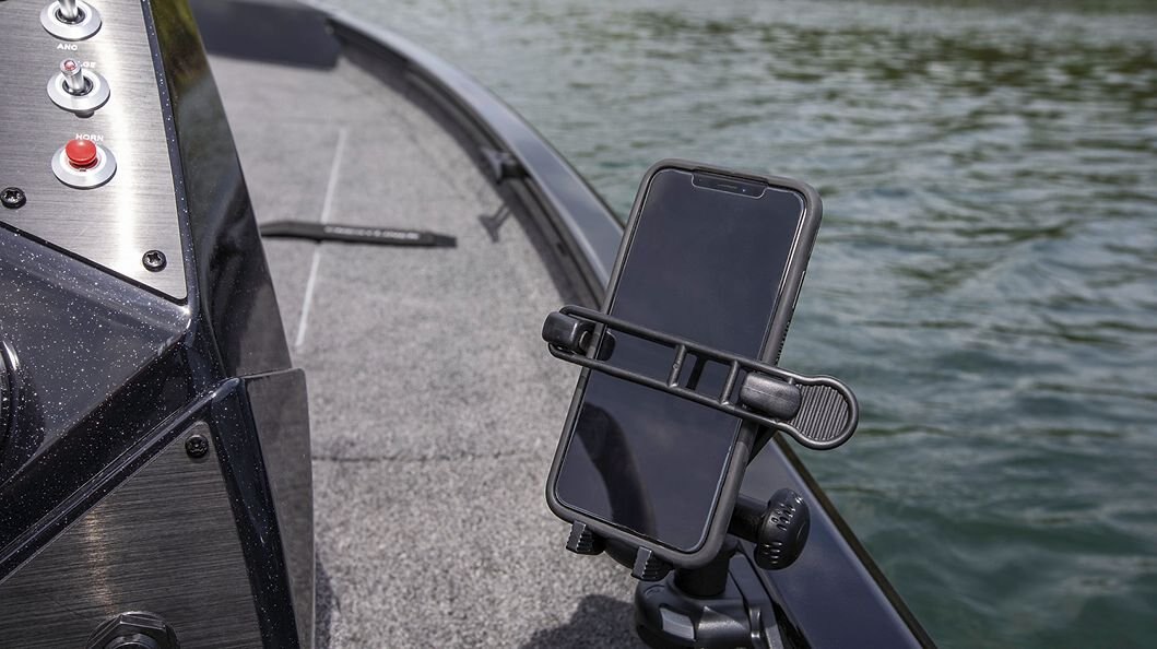 Crestliner 179 XF White exterior